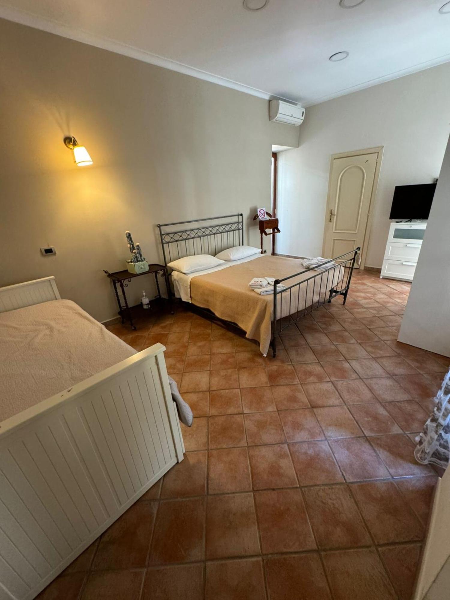 Bed and Breakfast Beb Don Gennaro Neapol Zewnętrze zdjęcie
